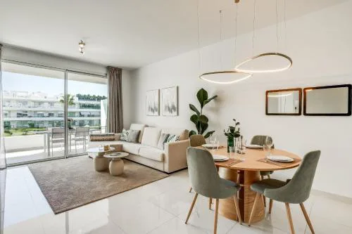 Bel Air Estepona - Modern 2BR Apartment With Terrace, Pool and Close To The Beach