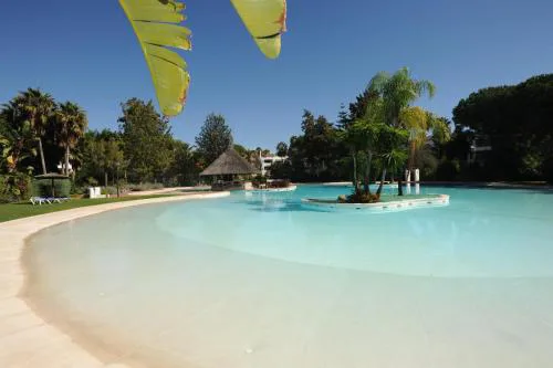 Bonito piso con jardines y piscina