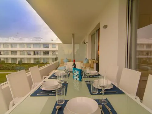 Brand new apartment in Belaire, pools, garden