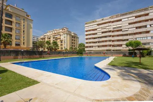 Céntrico con Piscina y Playa a 500 metros