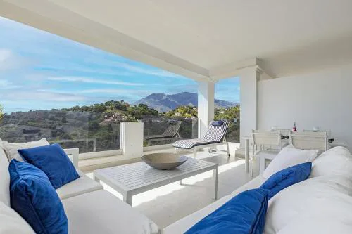 Chic Penthouse with Scenic Views at Estepona Hills!