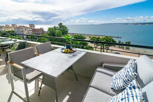 CP - Modern Beachside Apartment in Estepona