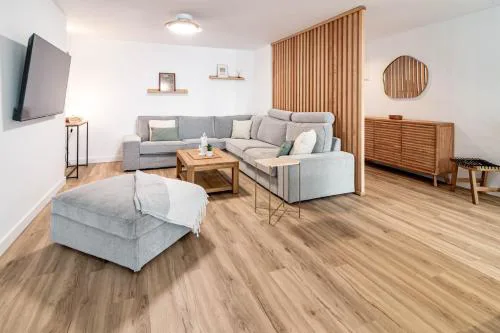 EAC3F- Modern light apartment steps from the sea