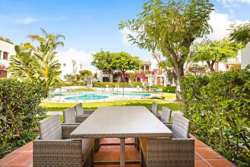 Estepona - Playa - Villa de 3 dormitorios con acceso directo a la piscina y al lado del mar Si7