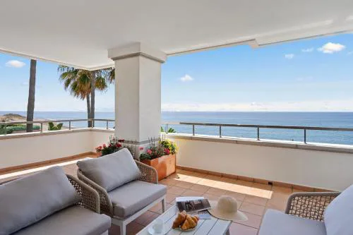 Front line beach luxury apartment in Heaven Beach
