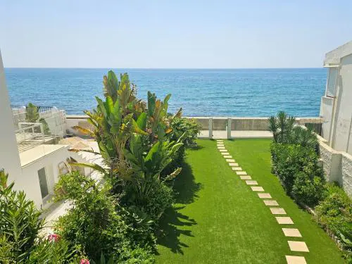 Golden Bay beach house by Lica