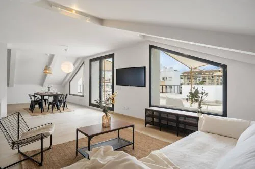 Incredible Terrace, Sea Views, Great Location