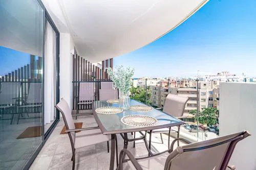 INF26H- Comfortable and spacious city apartment