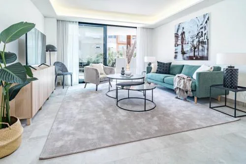 INF3.2L- Modern city apartment families only