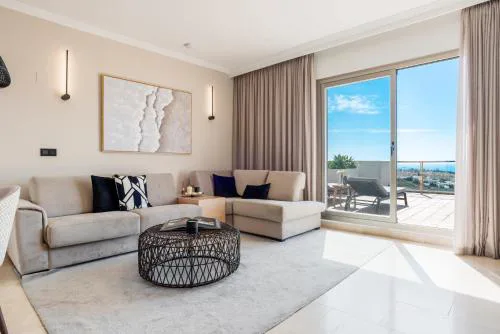 Luxe 2BR Penthouse - 55m2 Rooftop Terrace - Sea View and Pools