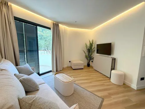 Luxury one bed apartment & pool