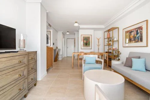 Modern Duplex Penthouse in gated complex RDR487
