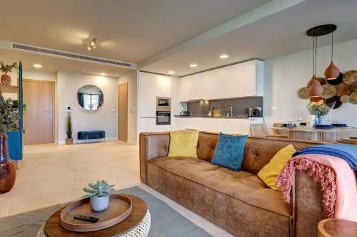Peaceful apartment with views and garden