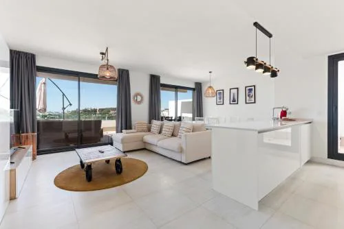 Penthouse moderne et cosy pour vos vacances accessible à pied depuis la plage