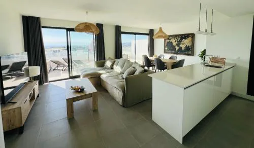 Penthouse moderne vue mer idéal pour séjour en famille Las Olas Estepona