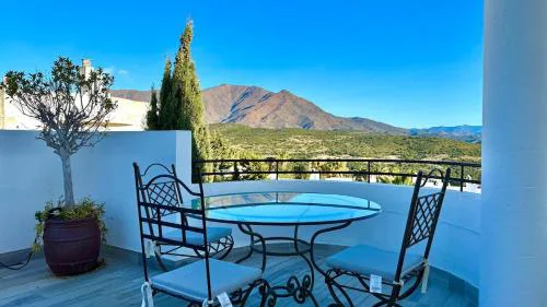 Penthouse with panoramic sea views and free parking