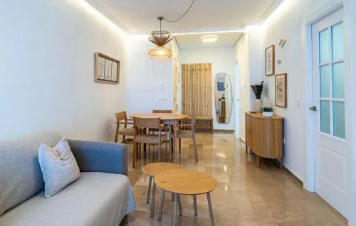 Portside paradise - 2-bedroom apartment steps from the marina