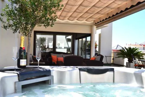 RSH14A - Terrace with hot tub and fantastic views