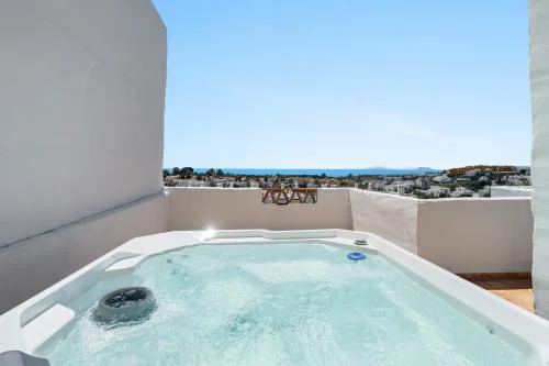 Sea View & Mountain View Apartment with Private Jacuzzi - Sunset Golf, Estepona