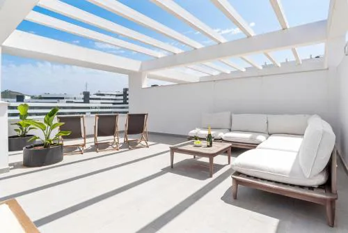 Solarium Penthouse Walk to Beach & Old Town