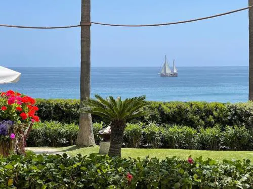 Spectacular views at beachfront townhouse RDR318