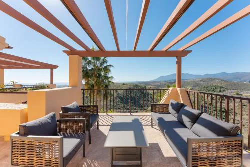 Stunning 3-Bedroom Seaview Penthouse