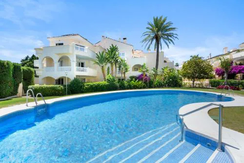 Stylish Apartment with Pool