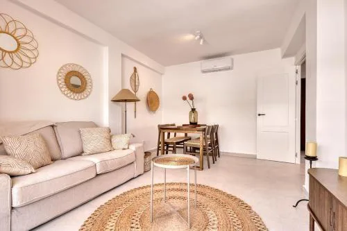 Stylish stay, close to the beach