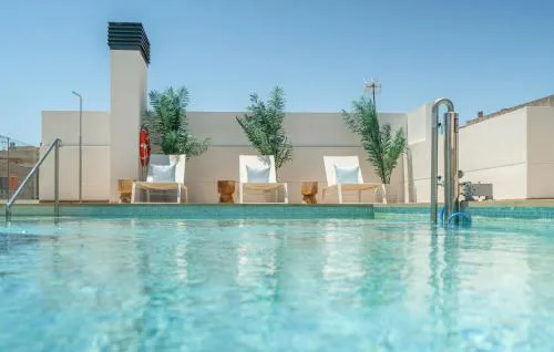 Stylish Urban Escape 2-Bedroom Apartment with Rooftop Pool