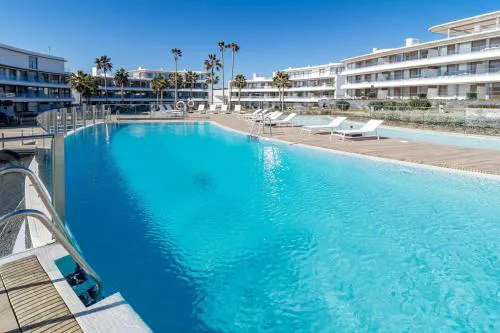 TE- Luxury resort front line beach families only