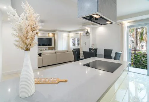 TERR69- Bright city gem in charming Old Town