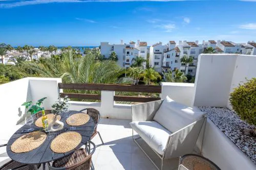 Top floor spacious apartment with sea views in Costalita