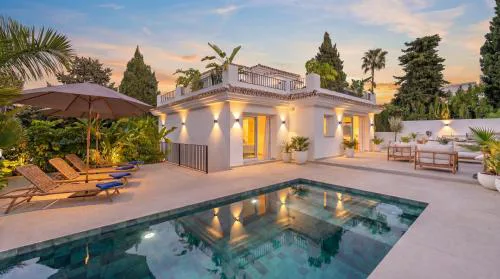 VACATION MARBELLA I Villa Ava, Private Heated Pool, Rooftop Hot Tub, Sauna, Luxury Interior, Golf and Sea Nearby