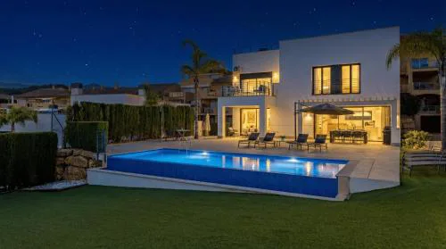 VACATION MARBELLA I Villa De La Resina, Infinity Pool, Golf Community, Africa Views