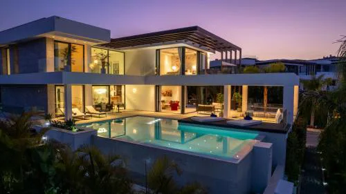 VACATION MARBELLA I Villa Hanami, Private Infinity Edge-Pool, Gym, Movie Theater, Close to Golfs and Beaches