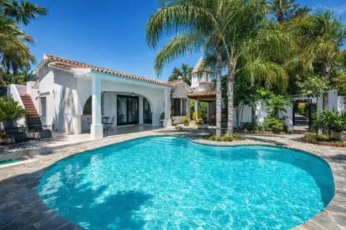VILLA DE LA QUILLA- Private swimming pool next to the beach