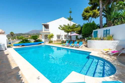 Villa Holivista Elegant 4-Bedroom Spanish Villa in Estepona