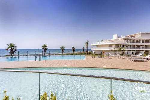 ViVi Homes - Alessio Pool, Sauna, Spa, Gym & Beach