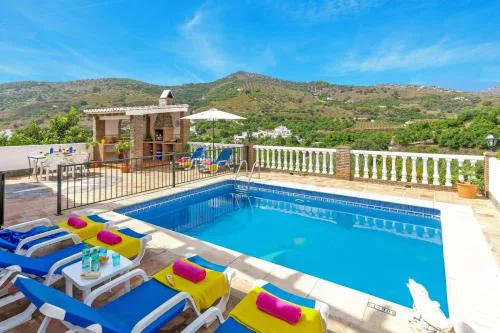 Villa Hacilla by Villa Plus