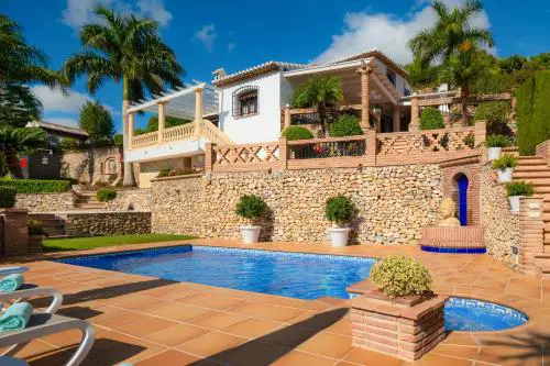 Villa Viewpoint: private pool sleeps 6 views