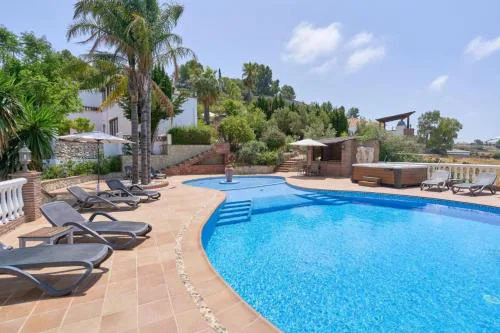 Villa With Infinity pool & Hot tub