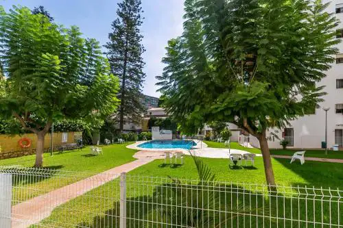 138- Stylish Coastal Apartment with Views and Pool in Fuengirola