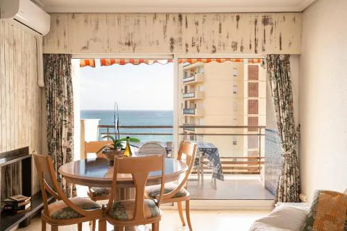 AA Guest - SandBeach Front Sea Views Eco Apartment