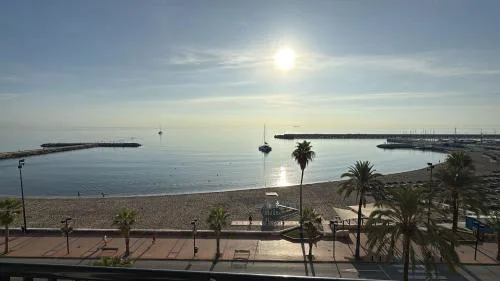 Amazing Beachfront Views - 3 Bedrooms Apartment