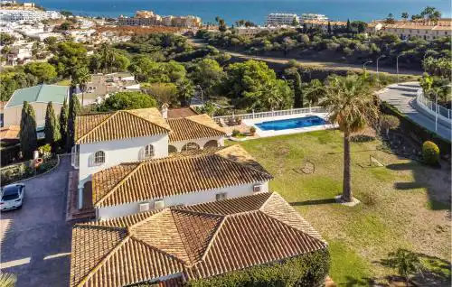 Amazing Home In Las Lagunas De Mijas