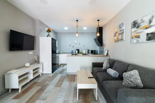 Apartamento con Piscina a 7 minutos de la Playa