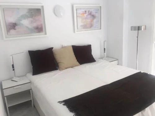 Apartment Sleeps 4 Near Beach