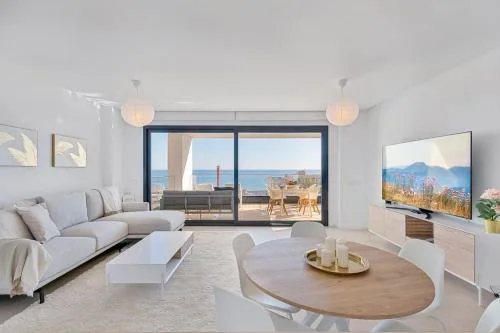Apartment with big pool and close to beach!