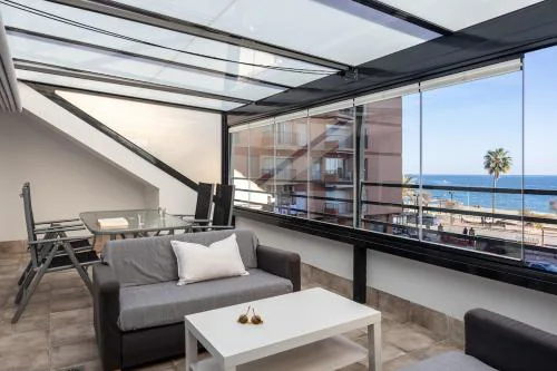 Ático con gran terraza y fantásticas vistas al mar