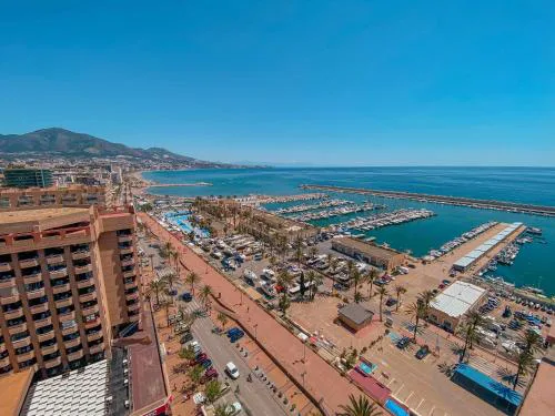 Ático con Piscina Privada y Vistas al Mar